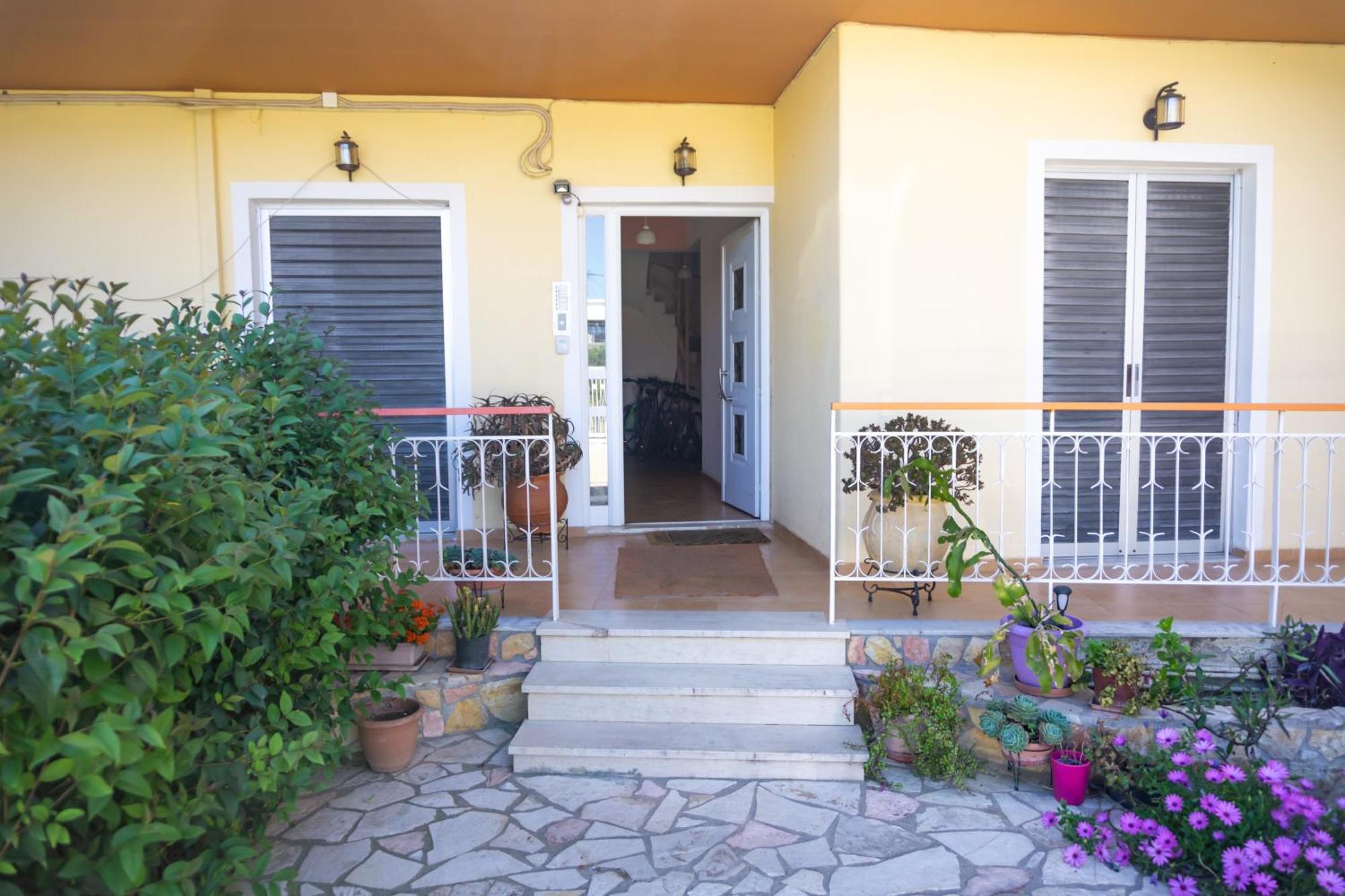 Mema'S Tranquil Studio In Patra - Free Parking Exterior foto